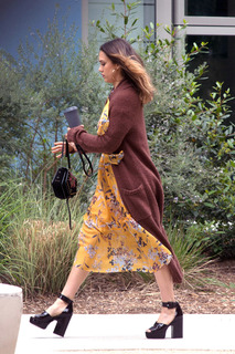 Jessica Alba feet photo thumbnail
