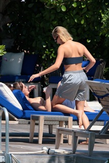 Hailey Bieber feet photo thumbnail