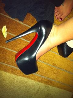 Lea Michele feet photo thumbnail