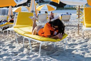 Claudia Romani feet photo thumbnail