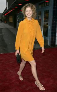 Rosamund Pike feet photo thumbnail