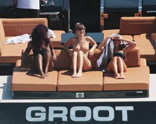Hailey Bieber feet photo thumbnail