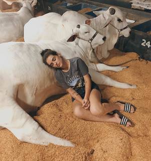 Kéfera Buchmann feet photo thumbnail