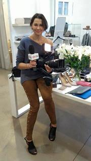Anna Popek feet photo thumbnail