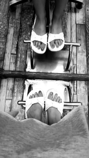 Kriti Sanon feet photo thumbnail