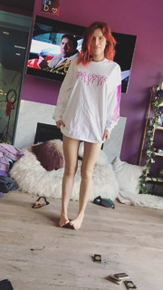 Bella Thorne feet photo thumbnail