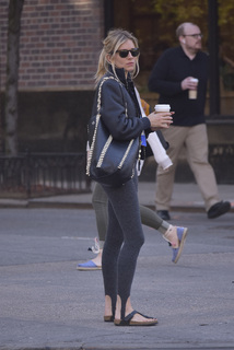 Sienna Miller feet photo thumbnail