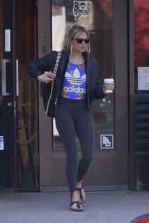 Sienna Miller feet photo thumbnail
