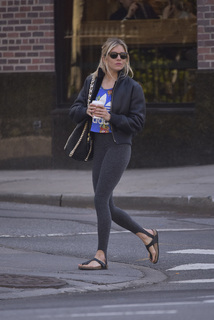 Sienna Miller feet photo thumbnail