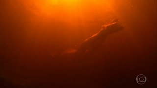 Isis Valverde feet photo thumbnail