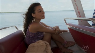 Isis Valverde feet photo thumbnail