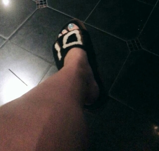 Hilary Duff feet photo thumbnail