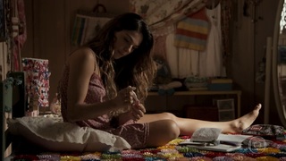 Isis Valverde feet photo thumbnail