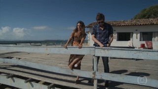 Isis Valverde feet photo thumbnail