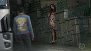 Isis Valverde feet photo thumbnail