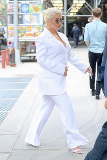 Christina Aguilera feet photo thumbnail