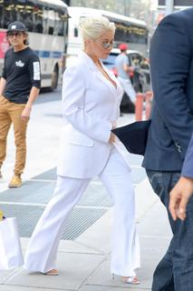 Christina Aguilera feet photo thumbnail
