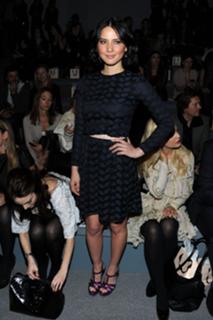 Olivia Munn feet photo thumbnail