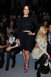 Olivia Munn feet photo thumbnail