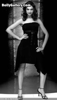 Deepika Padukone feet photo thumbnail