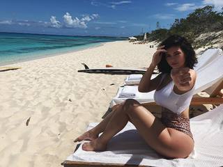 Kylie Jenner feet photo thumbnail
