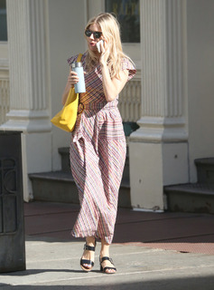 Sienna Miller feet photo thumbnail