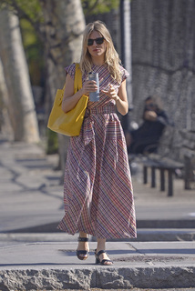 Sienna Miller feet photo thumbnail