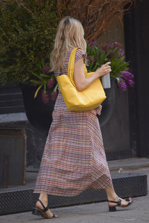Sienna Miller feet photo thumbnail
