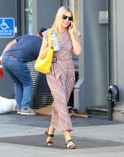 Sienna Miller feet photo thumbnail
