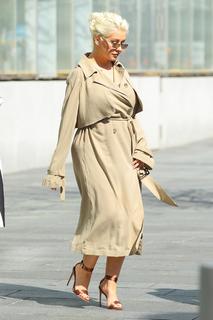 Christina Aguilera feet photo thumbnail
