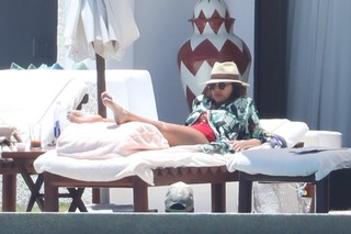 Jessica Alba feet photo thumbnail