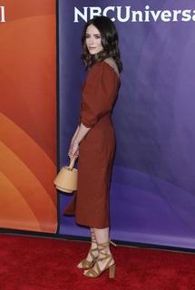 Abigail Spencer feet photo thumbnail