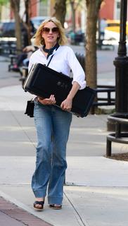 Naomi Watts feet photo thumbnail