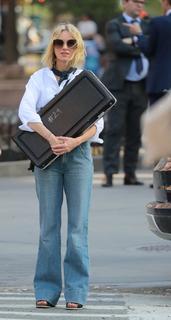 Naomi Watts feet photo thumbnail