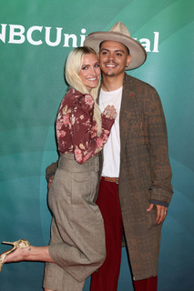 Ashlee Simpson feet photo thumbnail