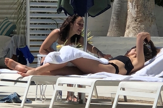 Olivia Culpo feet photo thumbnail
