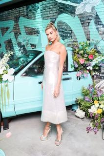 Hailey Bieber feet photo thumbnail