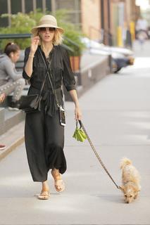 Naomi Watts feet photo thumbnail