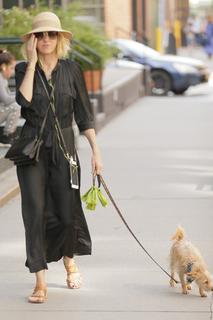 Naomi Watts feet photo thumbnail