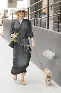 Naomi Watts feet photo thumbnail
