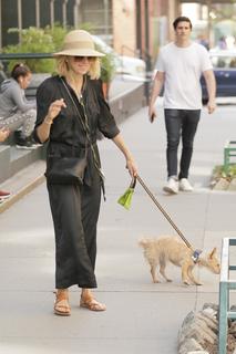 Naomi Watts feet photo thumbnail