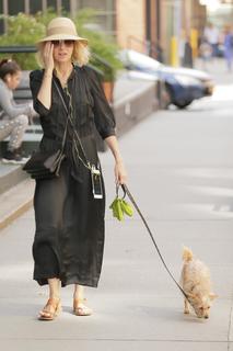 Naomi Watts feet photo thumbnail