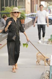 Naomi Watts feet photo thumbnail