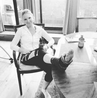 Katherine Heigl feet photo thumbnail