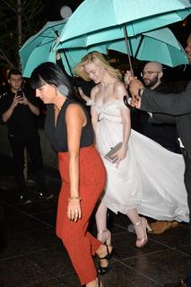 Elle Fanning feet photo thumbnail