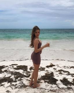Xenia Tchoumitcheva feet photo thumbnail