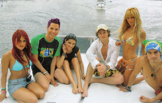 Maite Perroni feet photo thumbnail