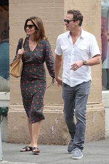 Cindy Crawford feet photo thumbnail