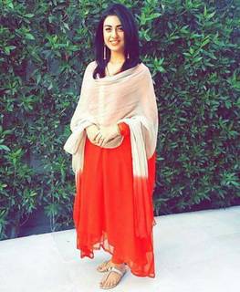 Sarah Khan feet photo 2