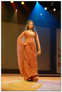 Raai Laxmi feet photo thumbnail